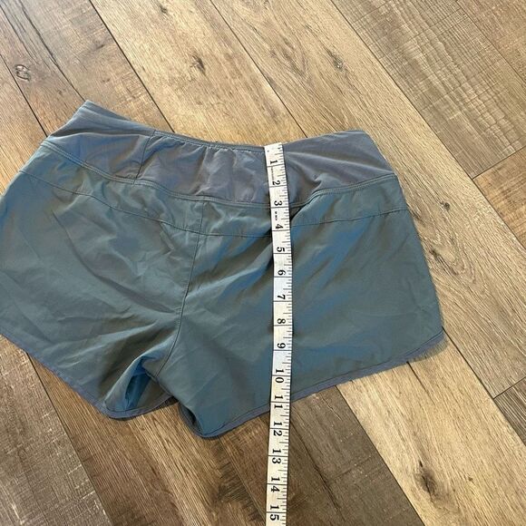 Patagonia grey lightweight mini shorts size S - Picture 3 of 8